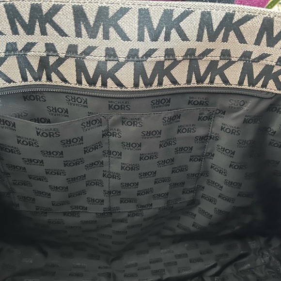 Michael Kors Large Tote/ Travel Bag - Picture 4 of 5